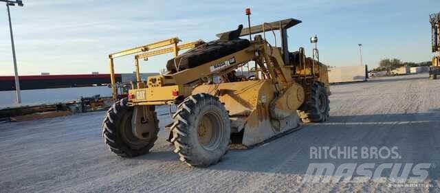 CAT RM300 Gruntiniai volai