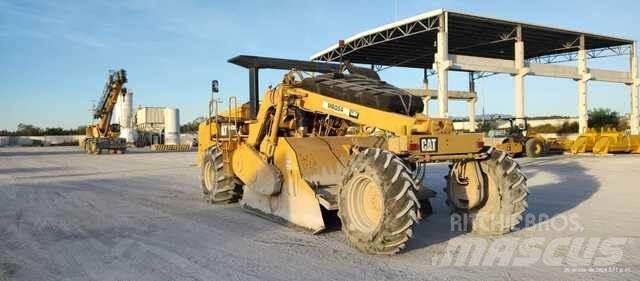 CAT RM300 Gruntiniai volai