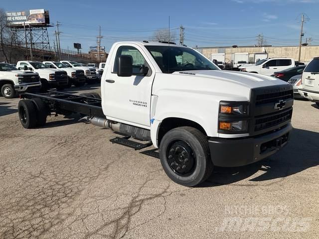 Chevrolet 5500 Kabinos ir salonai