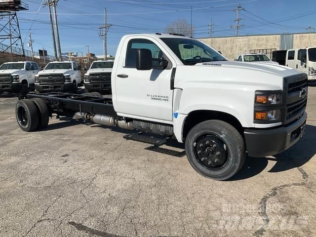 Chevrolet 5500 Kabinos ir salonai