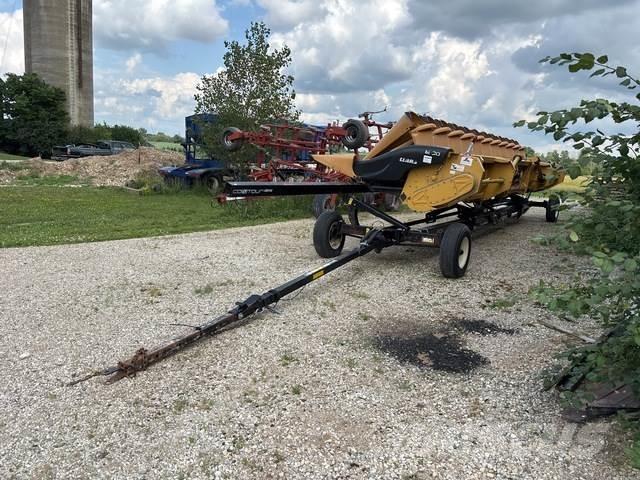 CLAAS 1230 Derliaus nuėmimo kombainų galvos