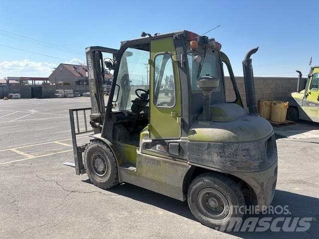 Clark C40D Statyba - Kita