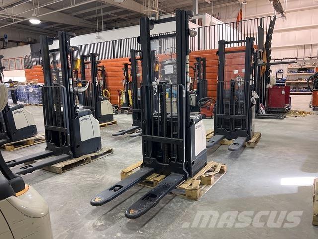 Crown ES 4000 Savaeigiai rietuvai