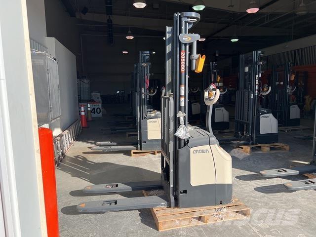 Crown ES 4000 Savaeigiai rietuvai