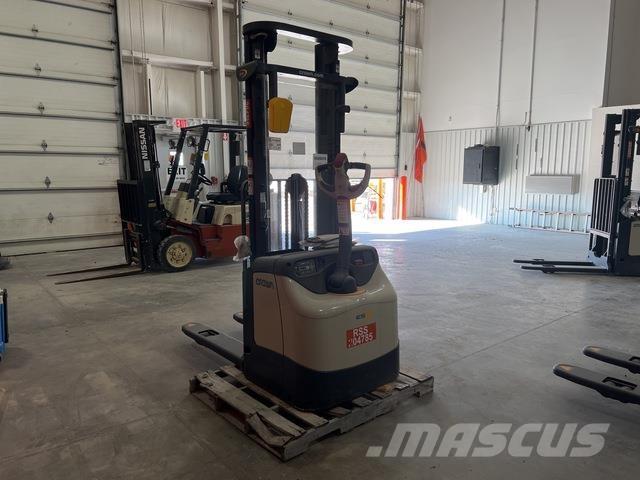 Crown ES 4000 Savaeigiai rietuvai