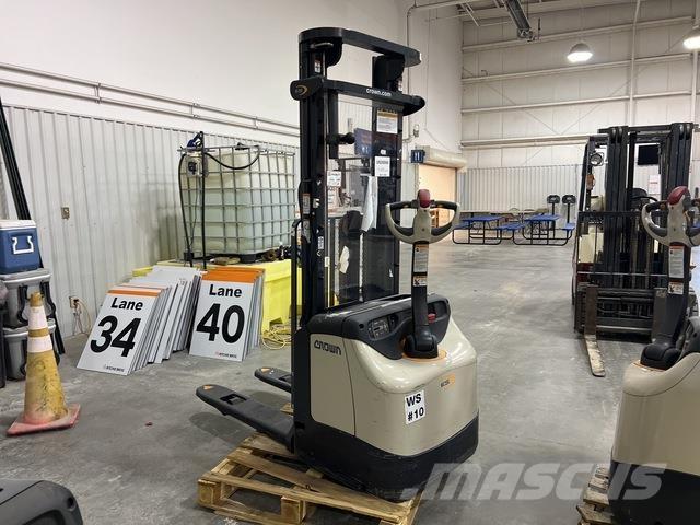 Crown ES 4000 Savaeigiai rietuvai