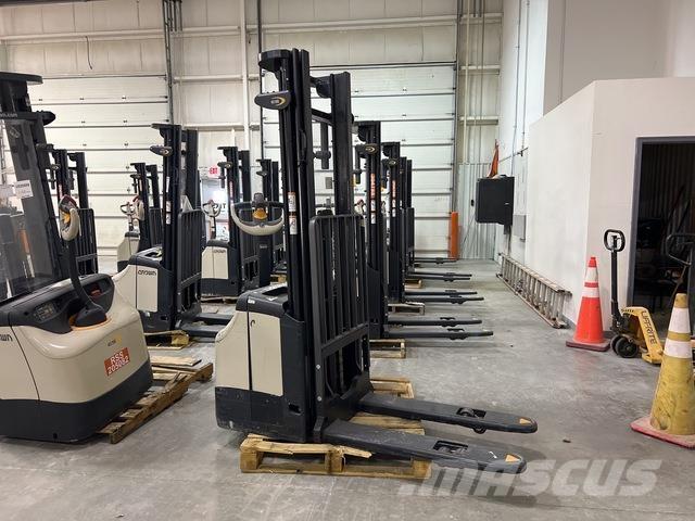 Crown ES 4000 Savaeigiai rietuvai