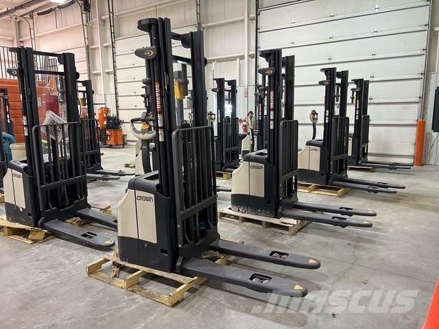 Crown ES 4000 Savaeigiai rietuvai