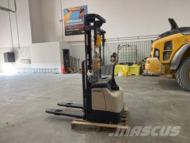 Crown ES 4000 Savaeigiai rietuvai