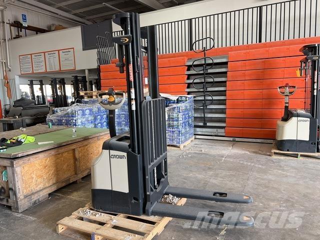 Crown ES 4000 Savaeigiai rietuvai