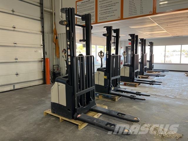 Crown ES 4000 Savaeigiai rietuvai