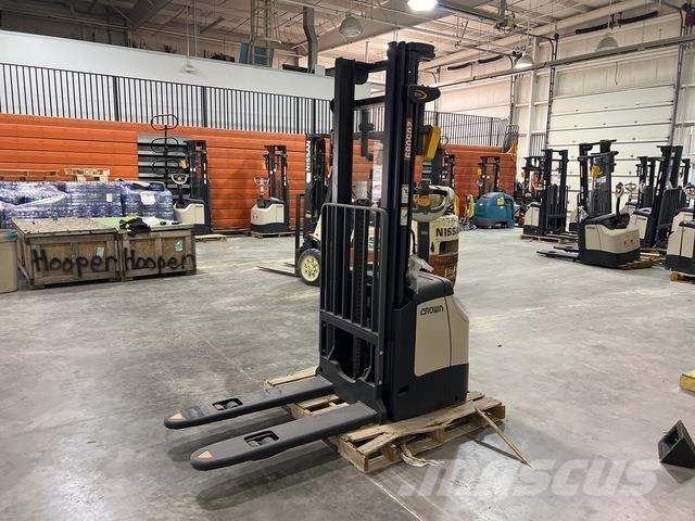 Crown ES 4000 Savaeigiai rietuvai