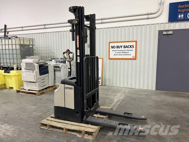 Crown ES 4000 Savaeigiai rietuvai