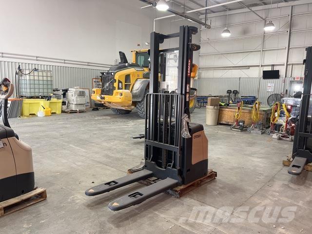 Crown ES 4000 Savaeigiai rietuvai