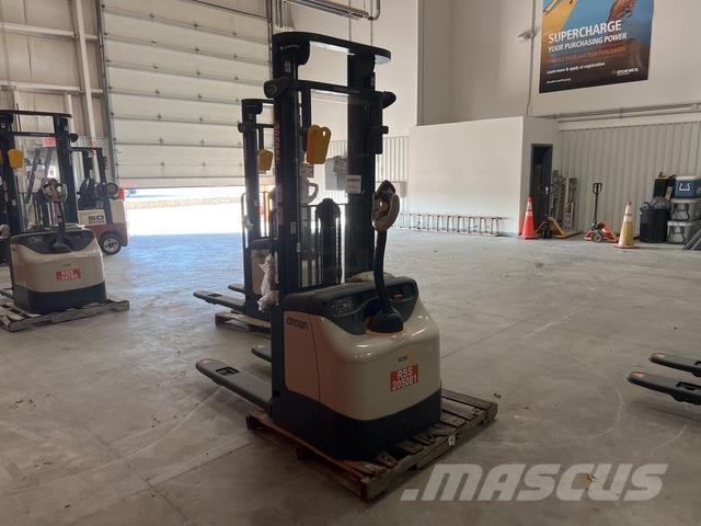 Crown ES 4000 Savaeigiai rietuvai