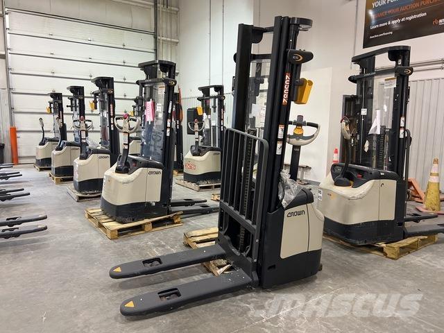 Crown ES 4000 Savaeigiai rietuvai