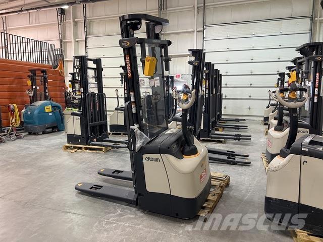 Crown ES 4000 Savaeigiai rietuvai