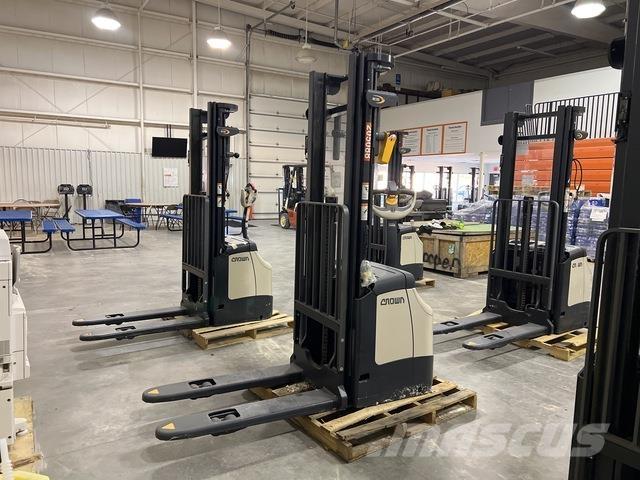 Crown ES 4000 Savaeigiai rietuvai