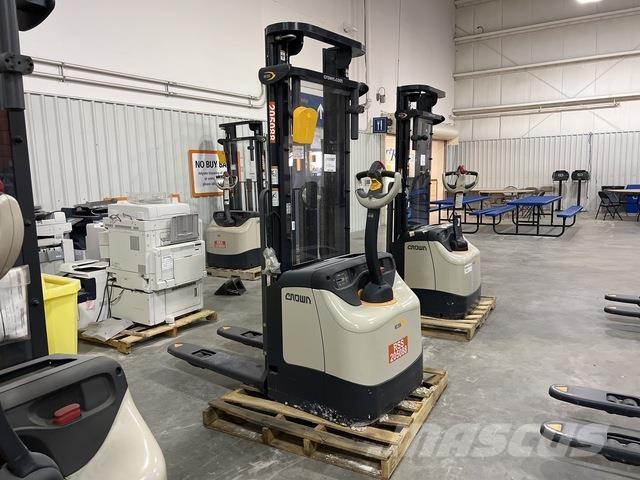 Crown ES 4000 Savaeigiai rietuvai