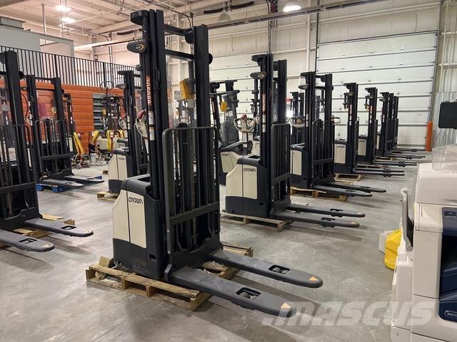 Crown ES 4000 Savaeigiai rietuvai