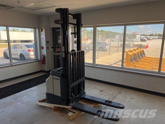 Crown ES 4000 Savaeigiai rietuvai