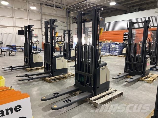 Crown ES 4000 Savaeigiai rietuvai