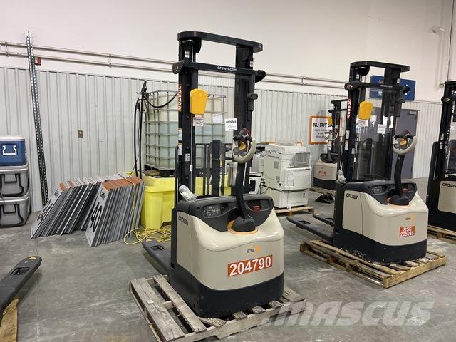 Crown ES 4000 Savaeigiai rietuvai