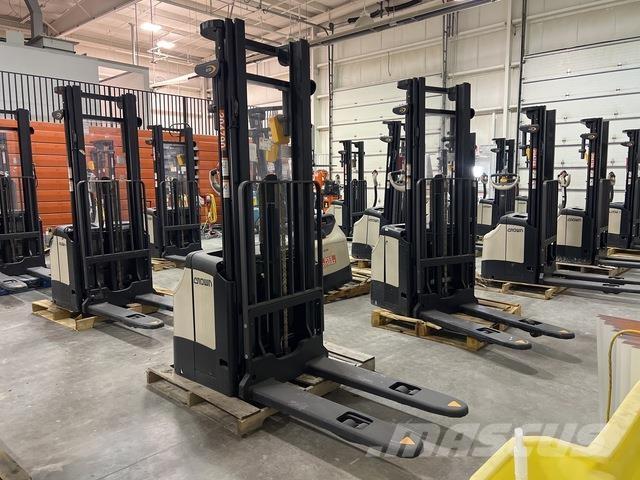 Crown ES 4000 Savaeigiai rietuvai