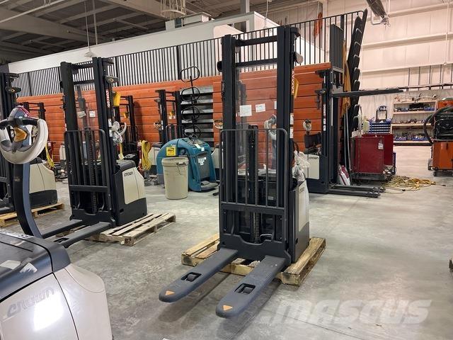 Crown ES 4000 Savaeigiai rietuvai