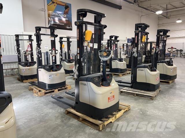 Crown ES 4000 Savaeigiai rietuvai