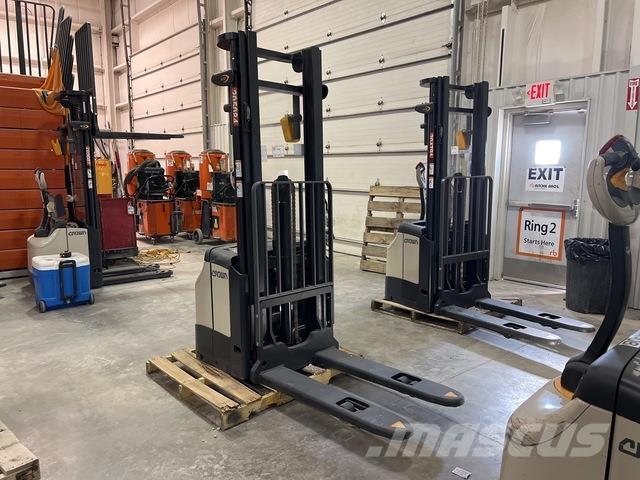 Crown ES 4000 Savaeigiai rietuvai