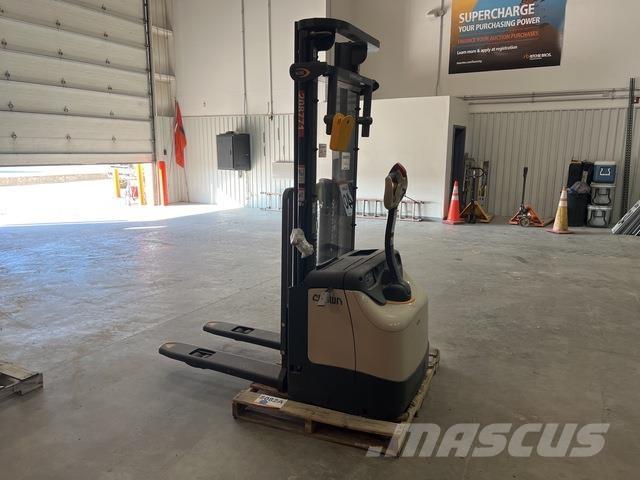 Crown ES 4000 Savaeigiai rietuvai