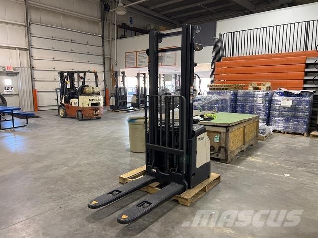 Crown ES 4000 Savaeigiai rietuvai