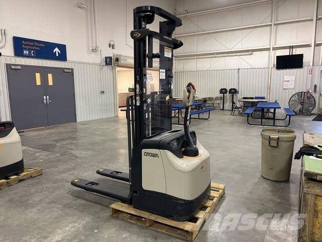 Crown ES 4000 Savaeigiai rietuvai