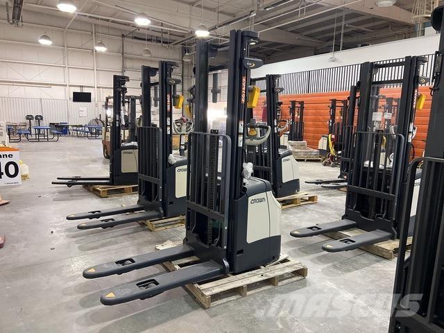 Crown ES 4000 Savaeigiai rietuvai