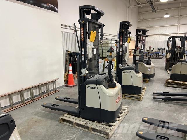 Crown ES 4000 Savaeigiai rietuvai