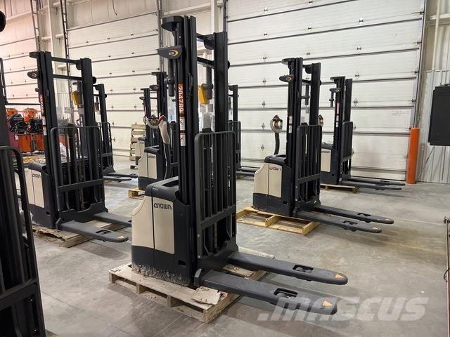 Crown ES 4000 Savaeigiai rietuvai