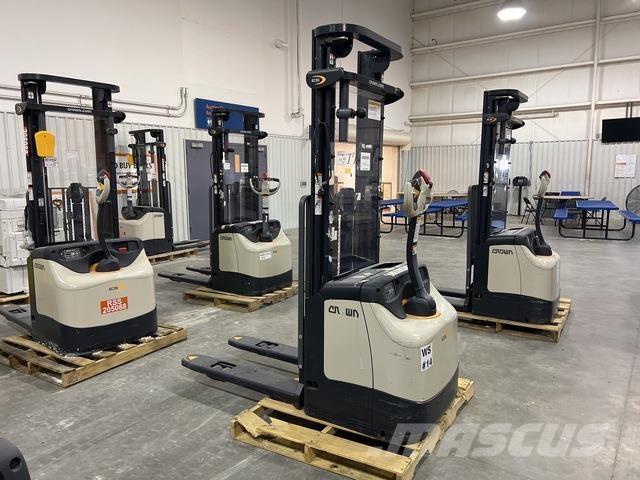 Crown ES 4000 Savaeigiai rietuvai