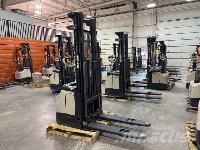 Crown ES 4000 Savaeigiai rietuvai