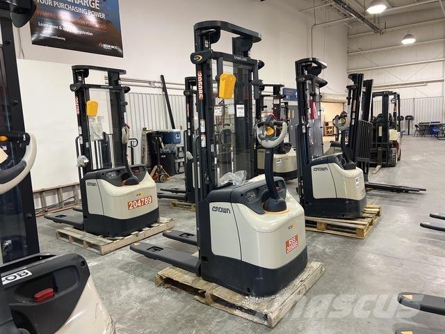 Crown ES 4000 Savaeigiai rietuvai