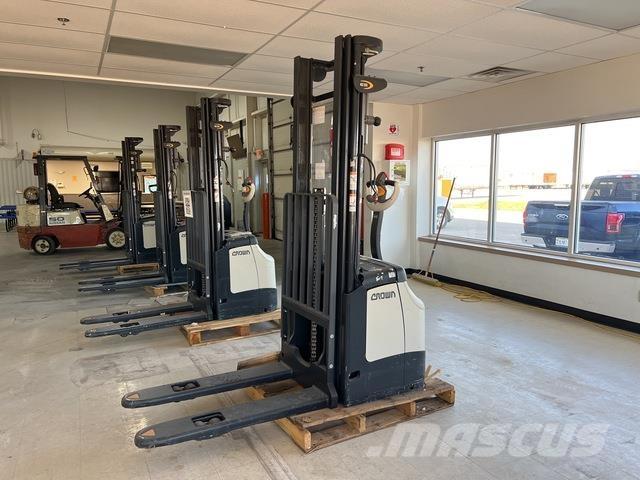 Crown ES 4000 Savaeigiai rietuvai