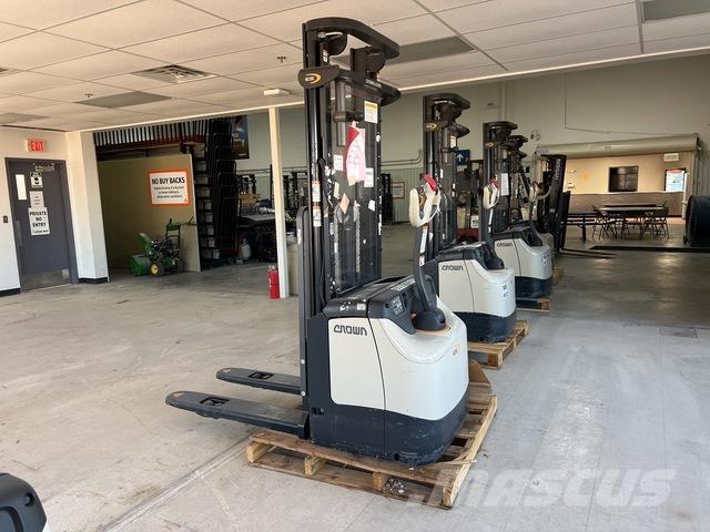 Crown ES 4000 Savaeigiai rietuvai