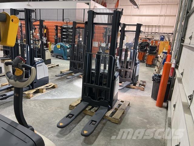 Crown ES 4000 Savaeigiai rietuvai