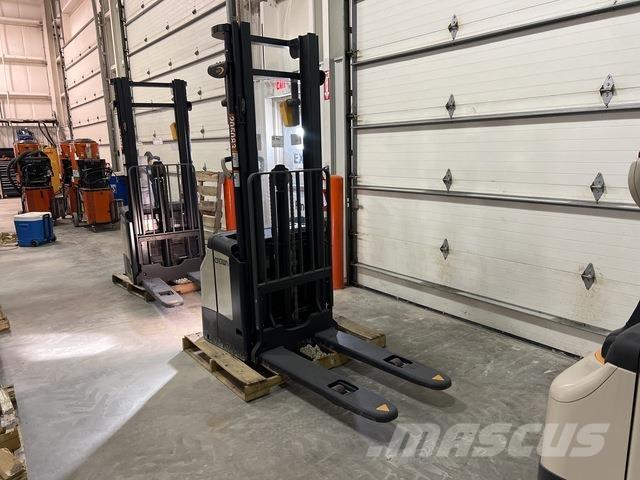 Crown ES 4000 Savaeigiai rietuvai