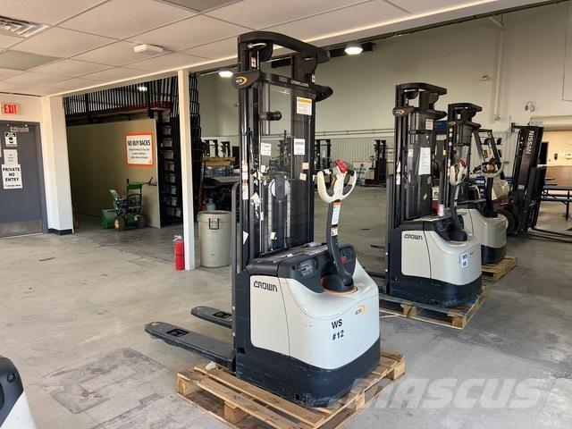 Crown ES 4000 Savaeigiai rietuvai