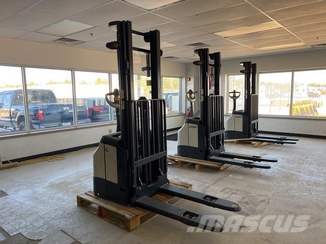 Crown ES 4000 Savaeigiai rietuvai