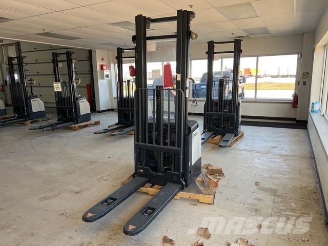 Crown ES 4000 Savaeigiai rietuvai