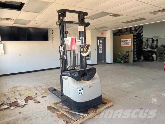 Crown ES 4000 Savaeigiai rietuvai