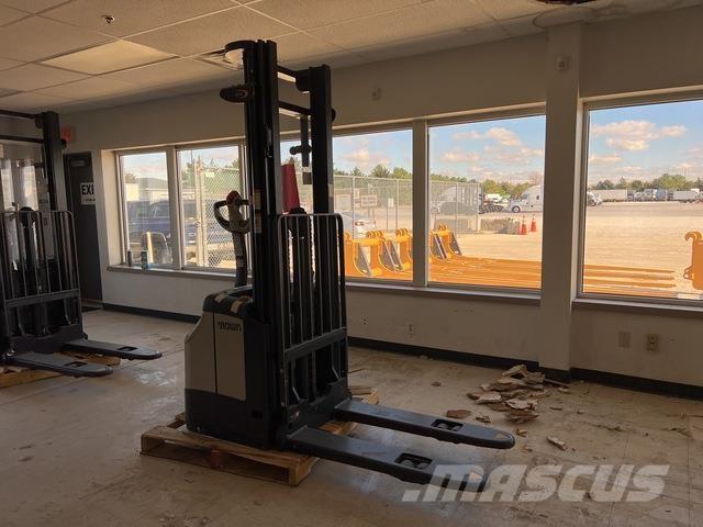 Crown ES 4000 Savaeigiai rietuvai