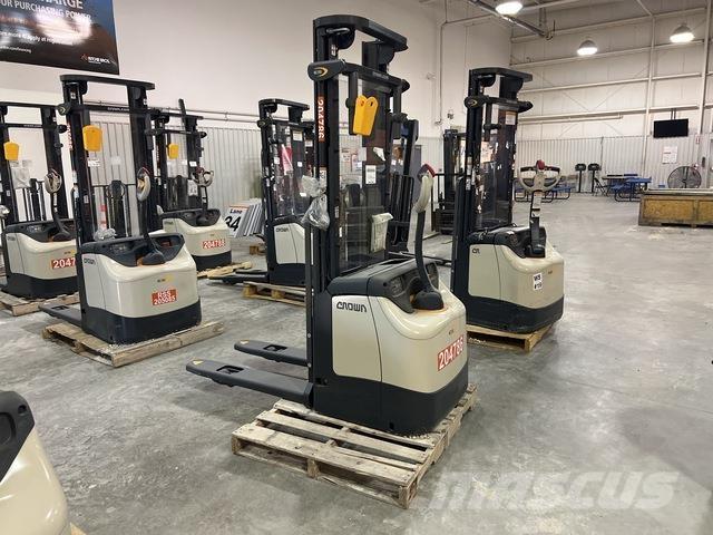 Crown ES 4000 Savaeigiai rietuvai